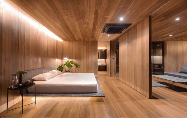 Υπνοδωμάτιο με επενδύσεις ξύλου
