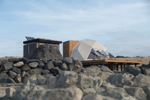 Κατασκευές για προσωρινή διαμονή σε παρθένο παραλιακό τοπίο στη Χιλή