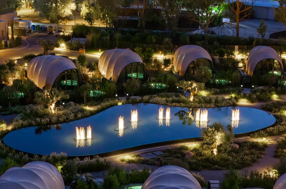 91 Athens Riviera: Μια εμπειρία πολυτέλειας με την τέχνη του φωτισμού