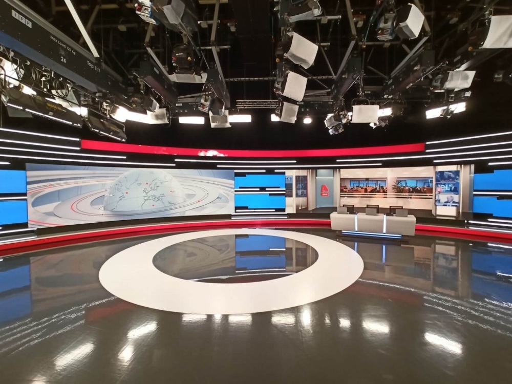Η LG εξόπλισε με Led Wall οθόνες το studio του κεντρικού δελτίου ειδήσεων του Alpha TV