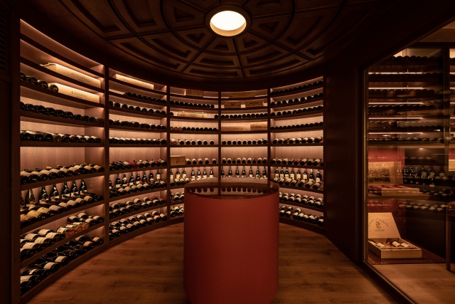 Κελάρι κρασιών στο ''Minoa Palace'' στα Χανιά