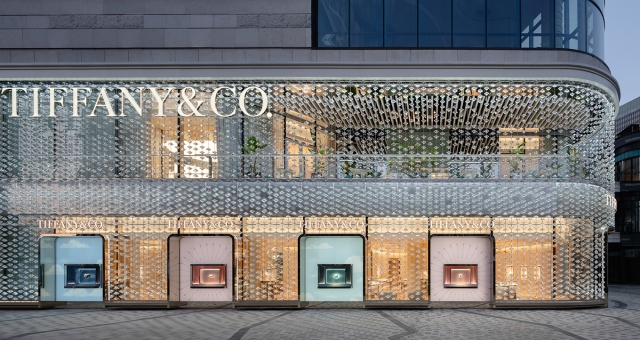 Η διαμαντένια πρόσοψη του καταστήματος Tiffany & Co. στη Σαγκάη