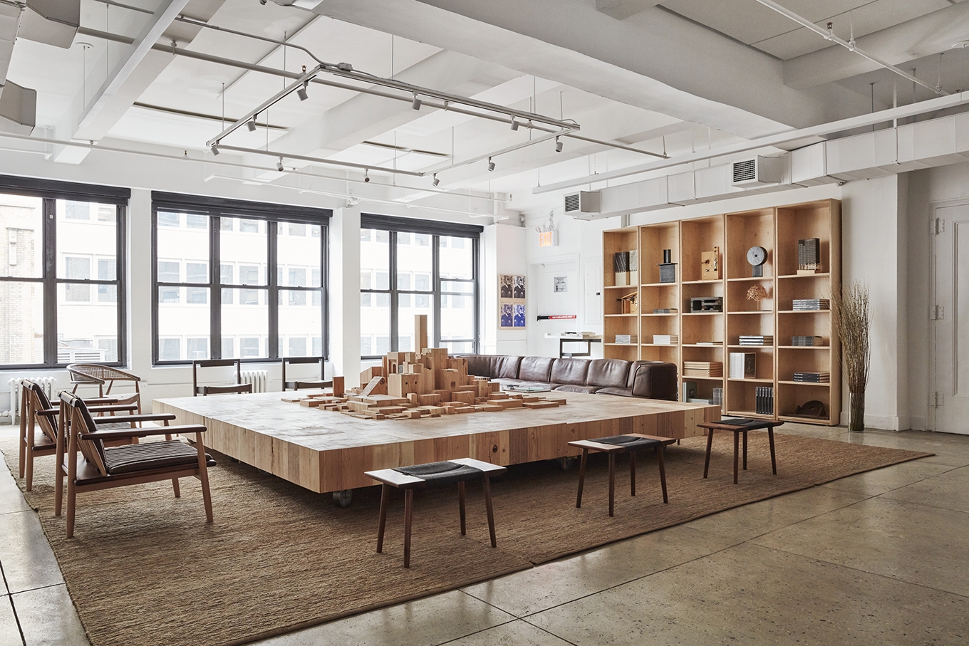 Αρχιτεκτονικό γραφείο στη Νέα Υόρκη, ένας ζεστός χώρος σχεδιασμού και τέχνης