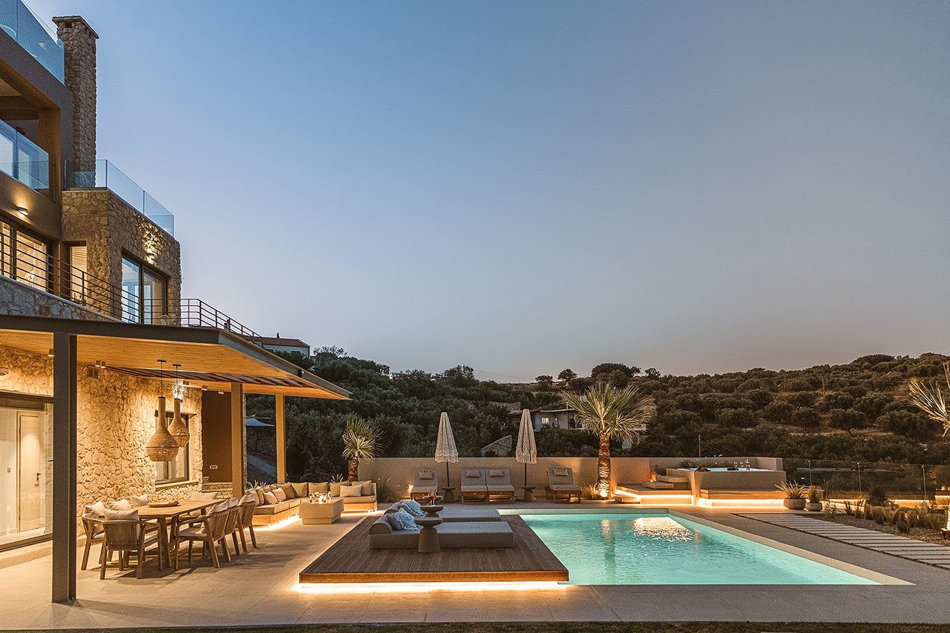 ''Villa Landscaping'', σύγχρονη διαμόρφωση εξωτερικού χώρου με θέα στο Μαράθι