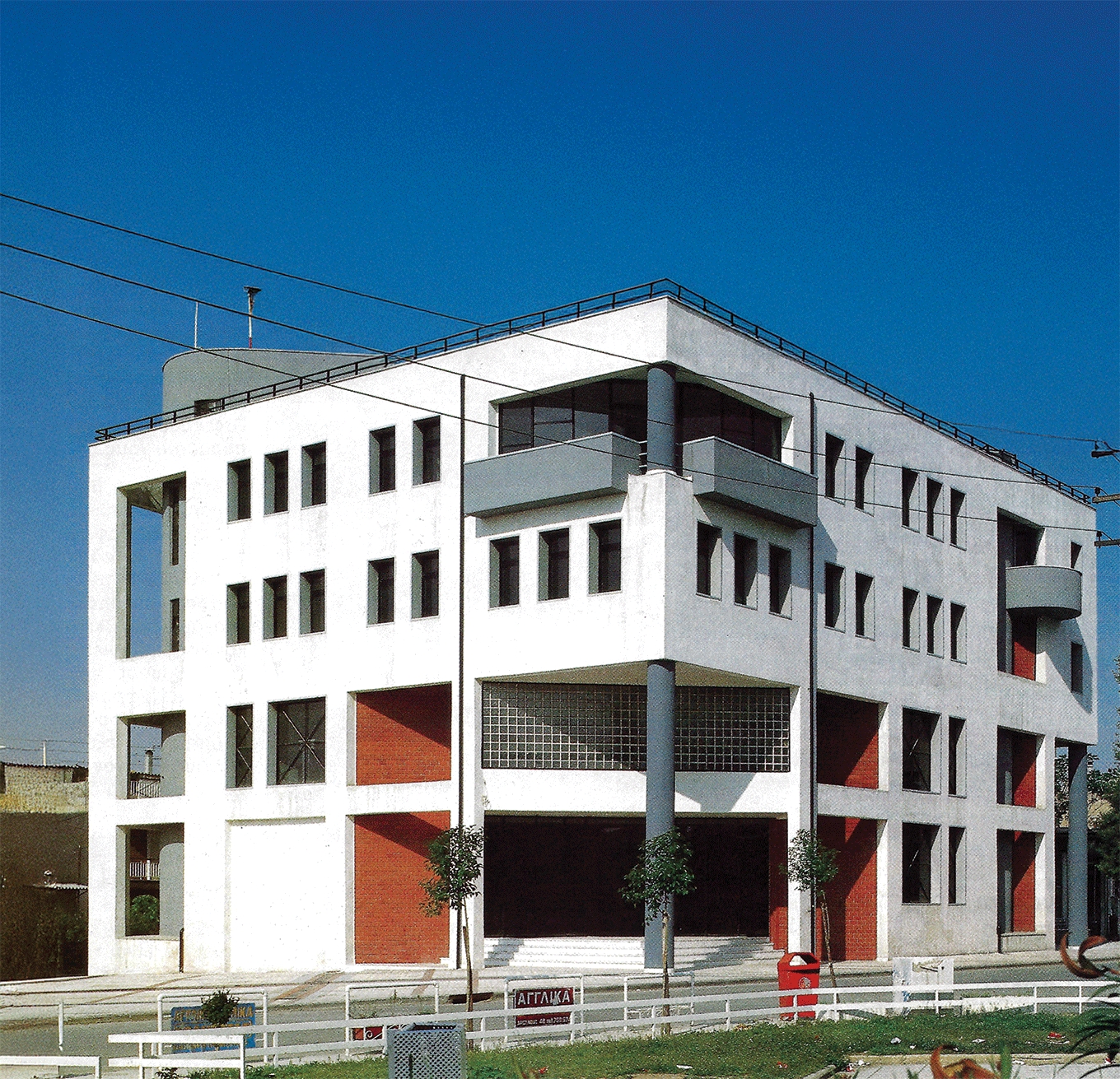 Δημαρχείο Ευόσμου l Ένα κτίριο που αναβαθμίζει το περιβάλλον του