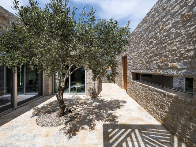 Το διεθνές βραβείο Big SEE Architecture Award 2024 - Winer για τις Viillas in Olive Grove, της Potiropoulos+Partners