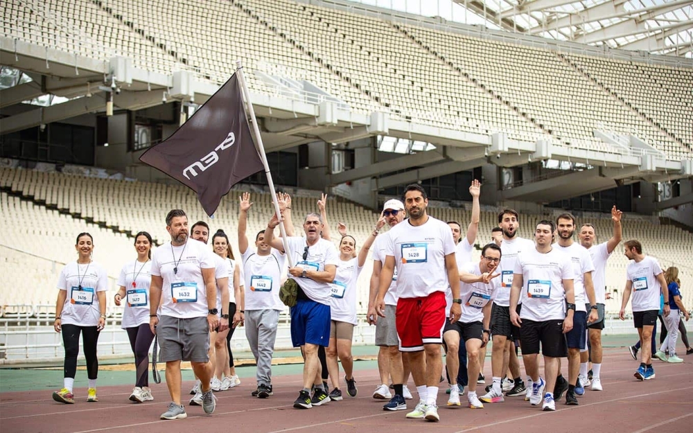 Με vintage διάθεση και running shoes η ΕΤΕΜ στο B2Run Athens 2025