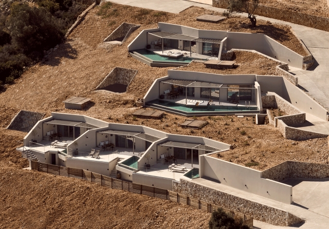 Yoma suites l Υπόσκαφες βίλες στη Ζάκυνθο με τεθλασμένες χαράξεις