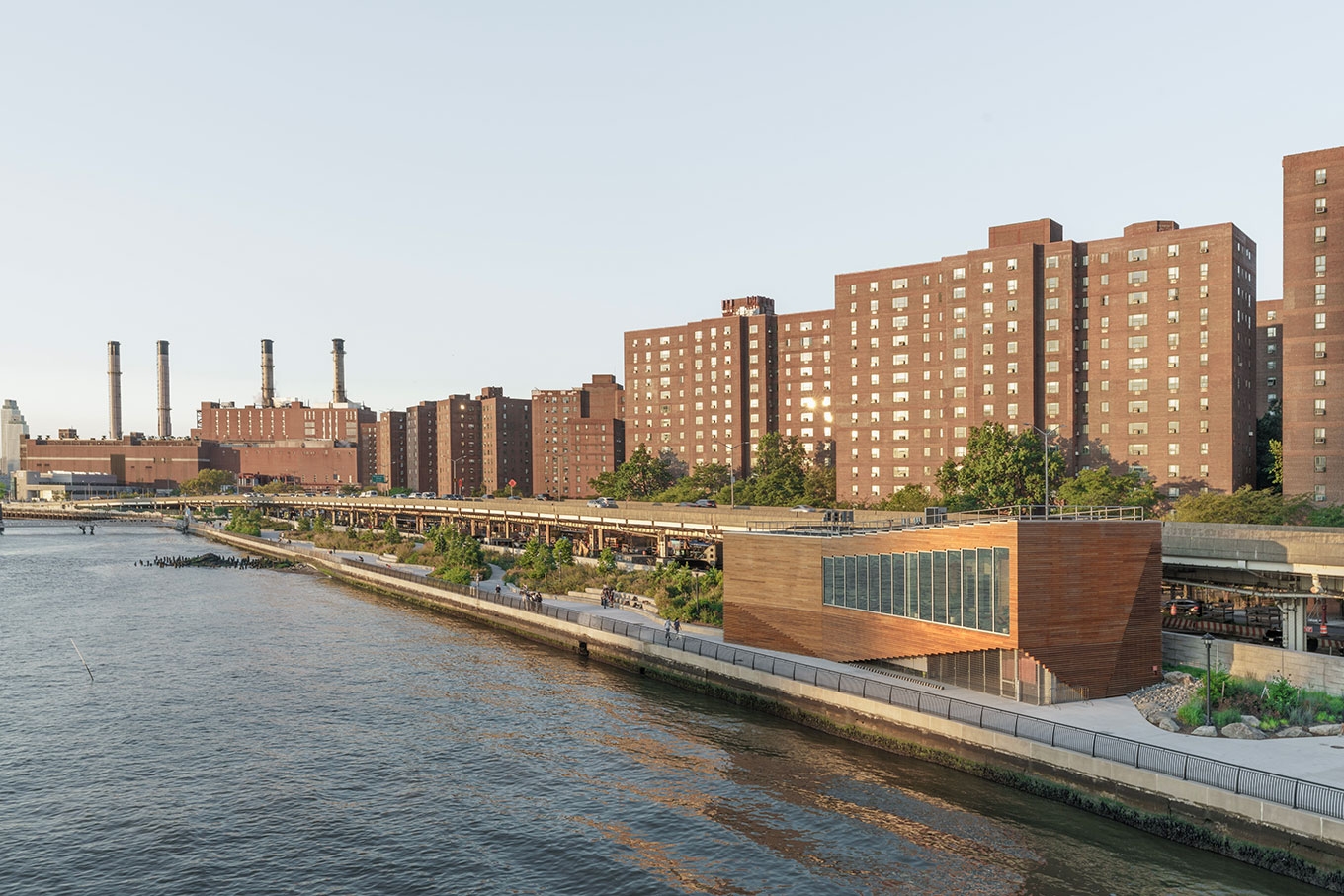 Αναδημιουργία του πάρκου East River Park της Νέας Υόρκης και Κέντρο περιβαλλοντικής εκπαίδευσης