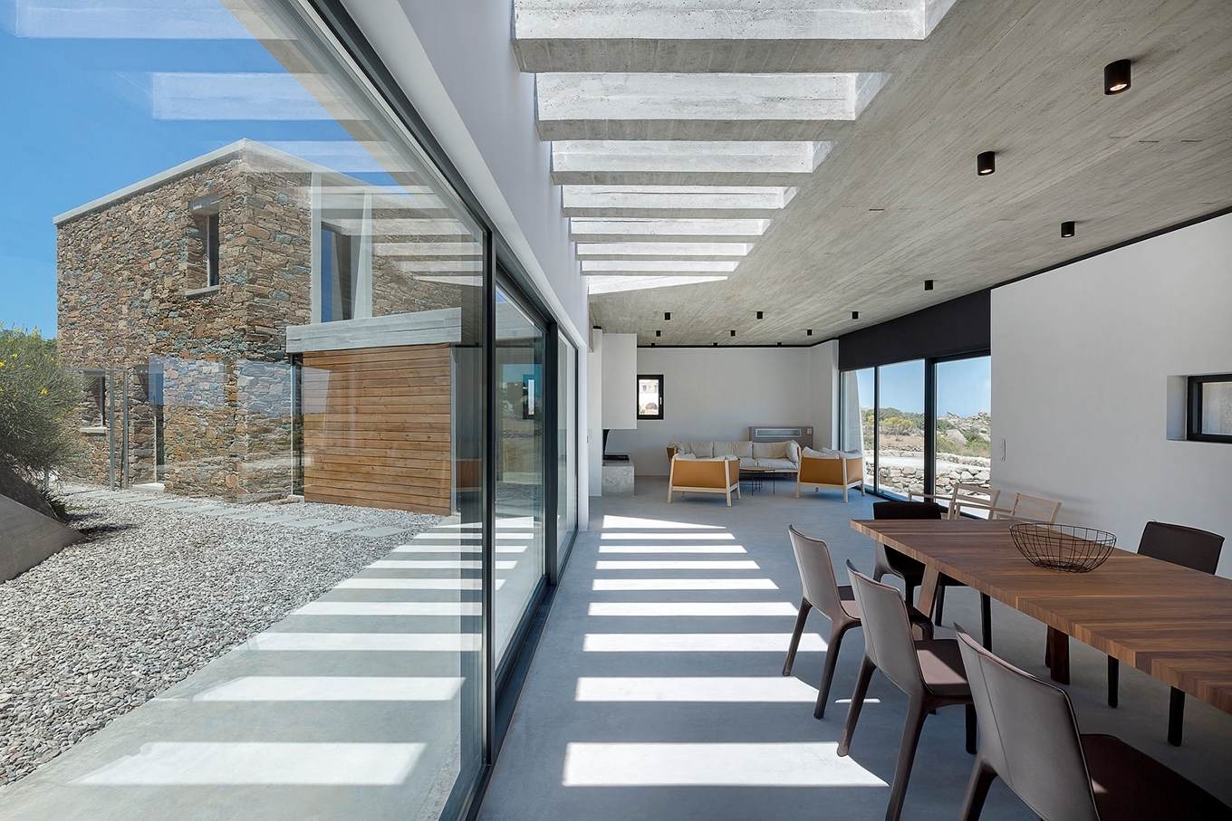 LOUVARIS TECHNICAL OFFICE – CONSTRUCTIONS