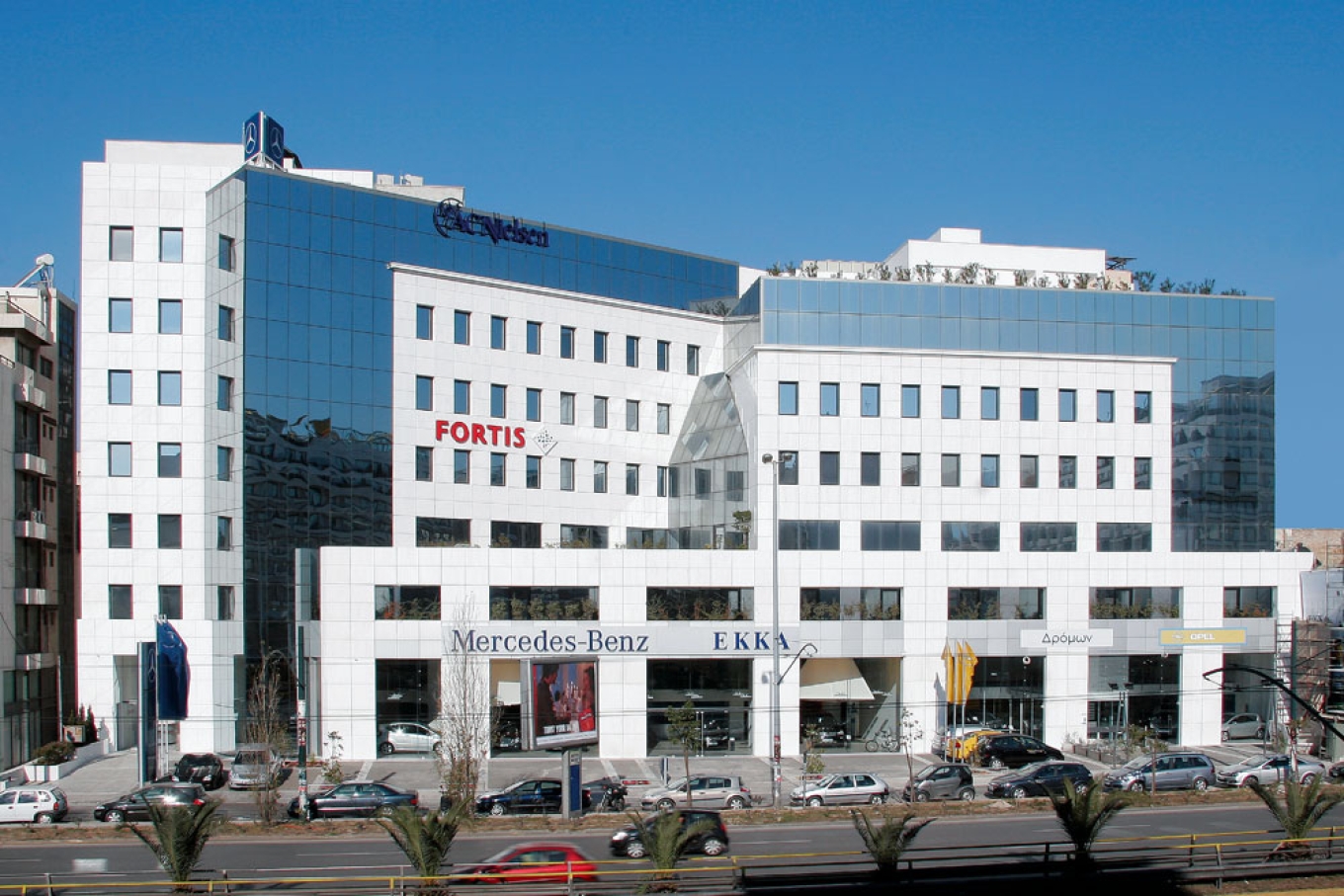Kτίριο γραφείων & καταστημάτων στην Kαλλιθέα (2005)