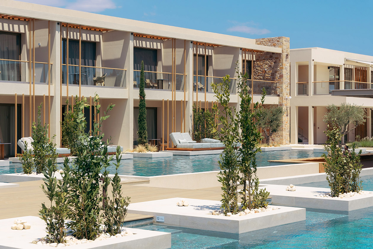 Pearl Island Chios Hotel & Spa με κεντρική ιδέα οργάνωσης το πράσινο και το νερό