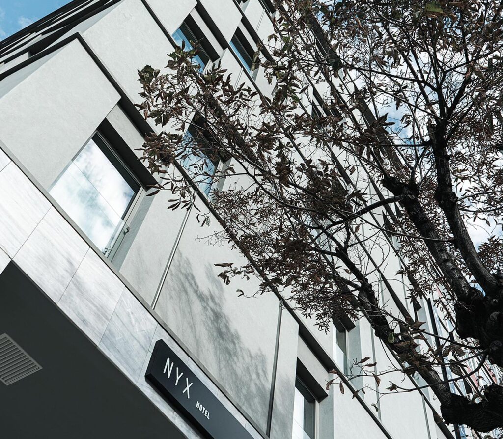 Η αρχιτεκτονική υπογραφή της ELVIAL στο NYX Hotel Thessaloniki