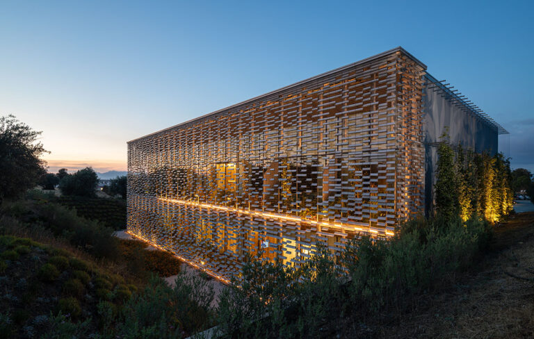 Η LYDIA RODA Architectural Materials επεκτείνει τη συνεργασία της με τη Flexbrick® στην Κύπρο