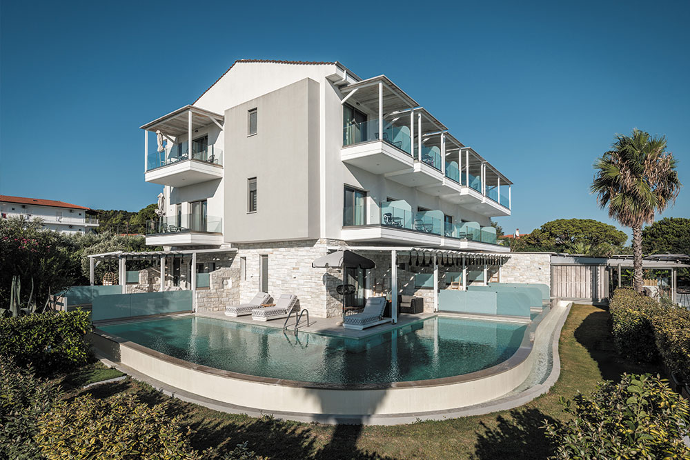 Blue Carpet Luxury Suites: Aνθεκτικότητα και βιώσιμη λειτουργία σε παραθαλάσσιο περιβάλλον με τη λύση VIRIDIA της INTERBETON