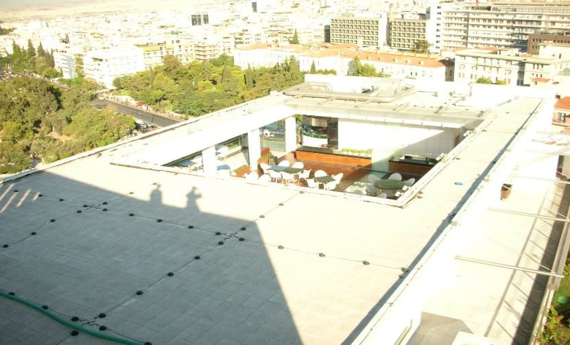 Σύστημα εξωτερικής αντικεραυνικής προστασίας για την ασφάλεια σε κοινόχρηστους χώρους υψηλού κινδύνου (roof garden ξενοδοχειακής μονάδας).