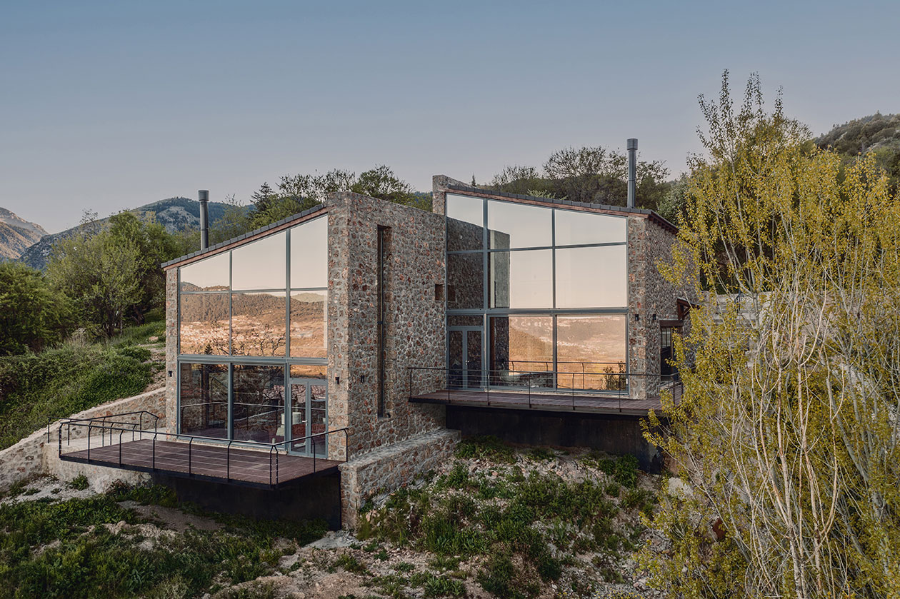 Τρεις μονοκατοικίες στα Τρίκαλα