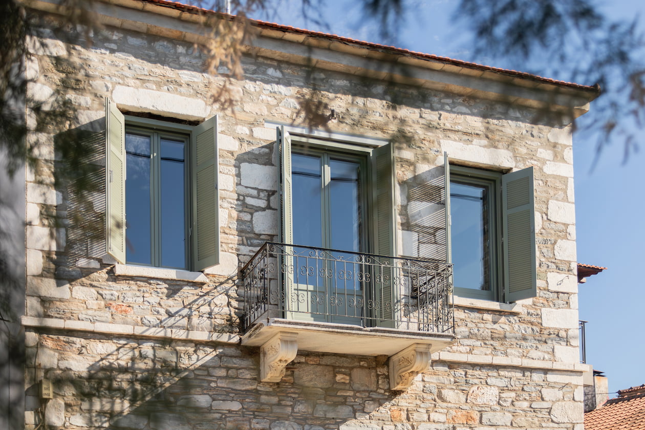 Αναδιαμόρφωση πέτρινου κτιρίου του 20ου αιώνα σε τουριστικό κατάλυμα στο Πήλιο